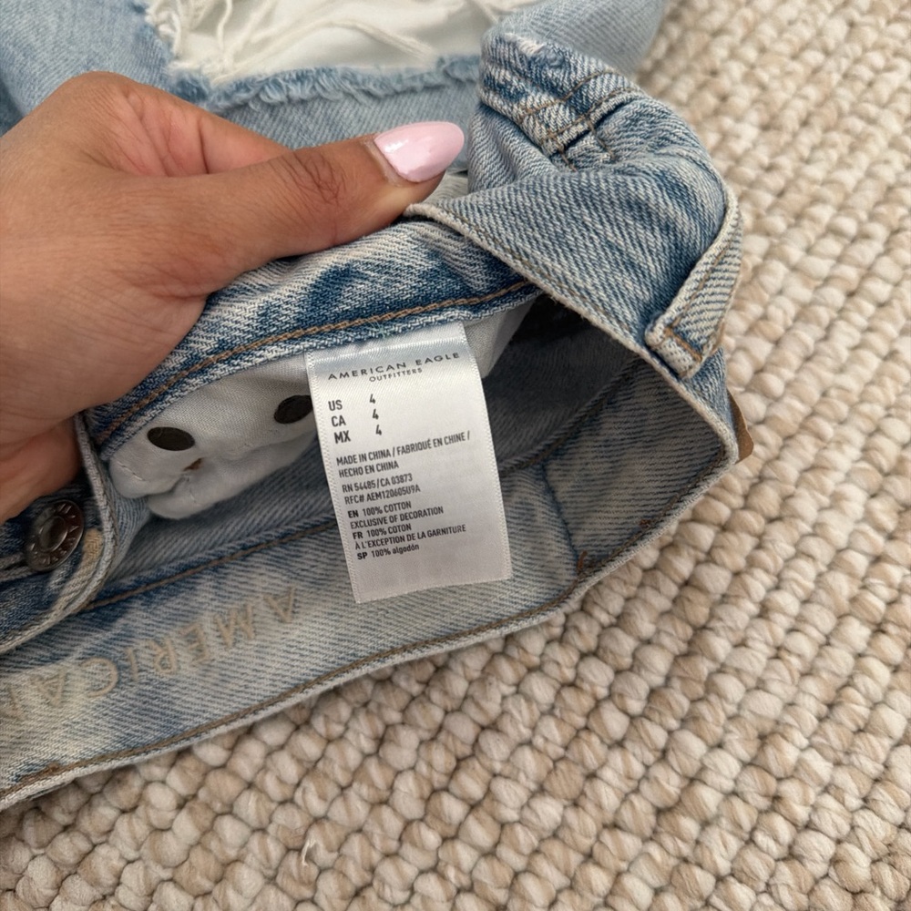 American Eagle Outfitters Light Blue Distressed Jean Shorts - Picture 4 of 6